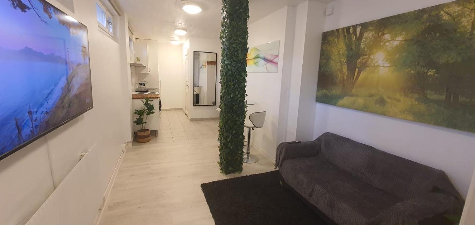 Beautiful Basement Apartment, Very Private And Close To The Metro Ville de Ville de Stockholm Extérieur photo