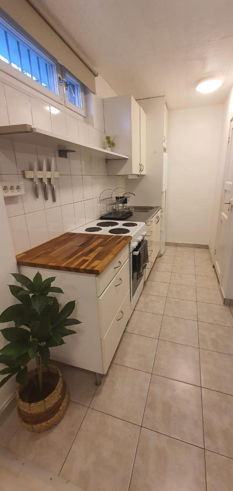 Beautiful Basement Apartment, Very Private And Close To The Metro Ville de Ville de Stockholm Extérieur photo