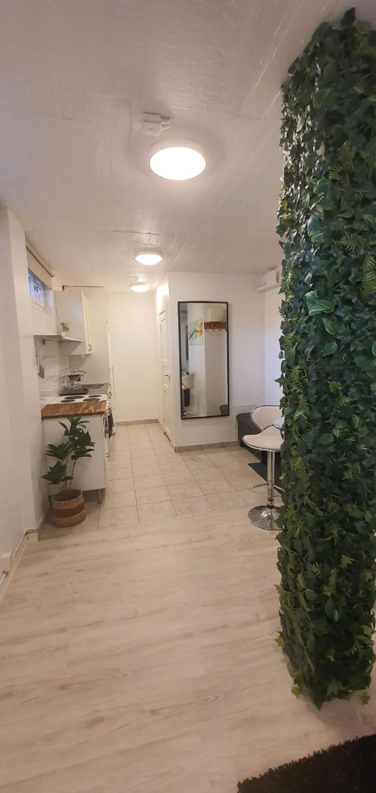Beautiful Basement Apartment, Very Private And Close To The Metro Ville de Ville de Stockholm Extérieur photo