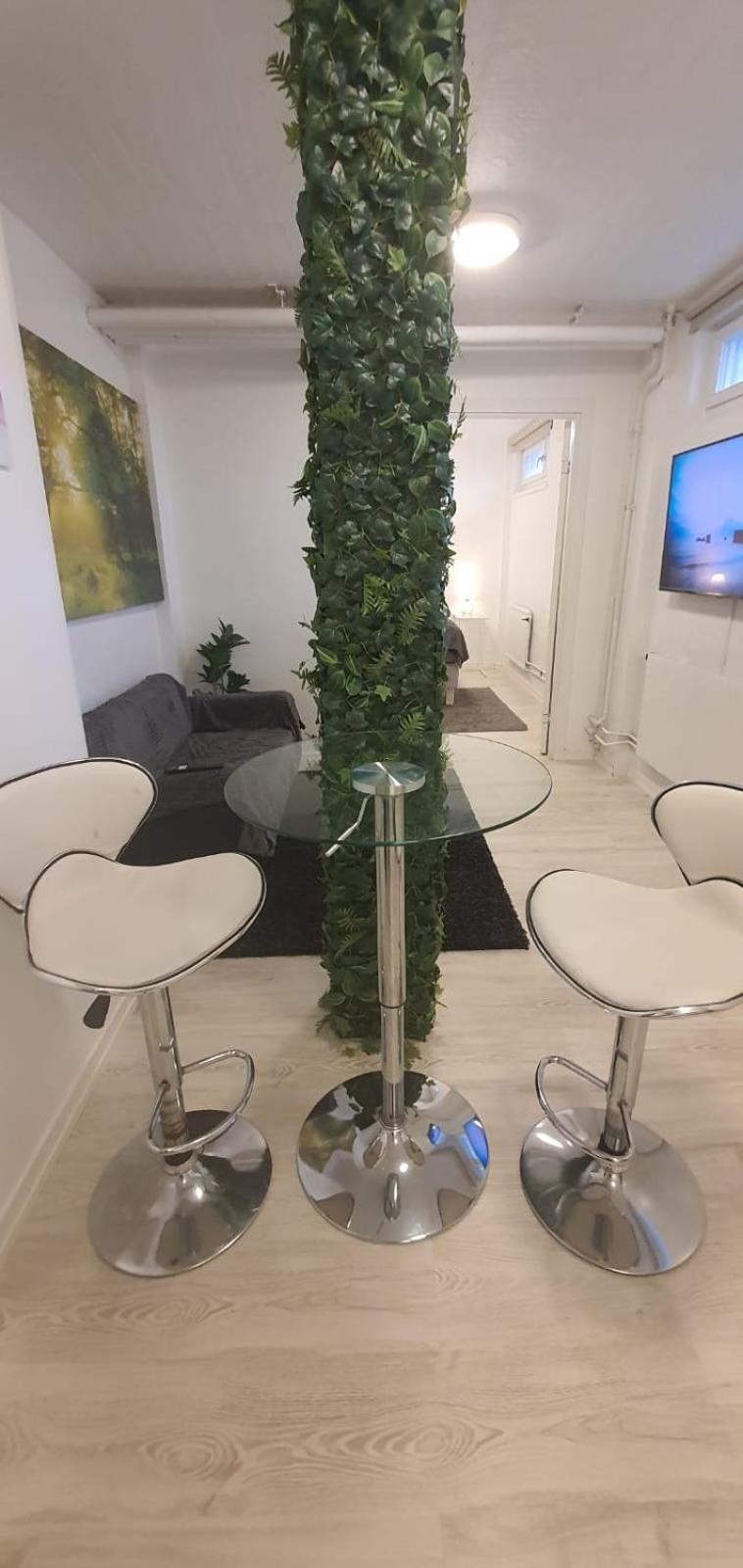 Beautiful Basement Apartment, Very Private And Close To The Metro Ville de Ville de Stockholm Extérieur photo