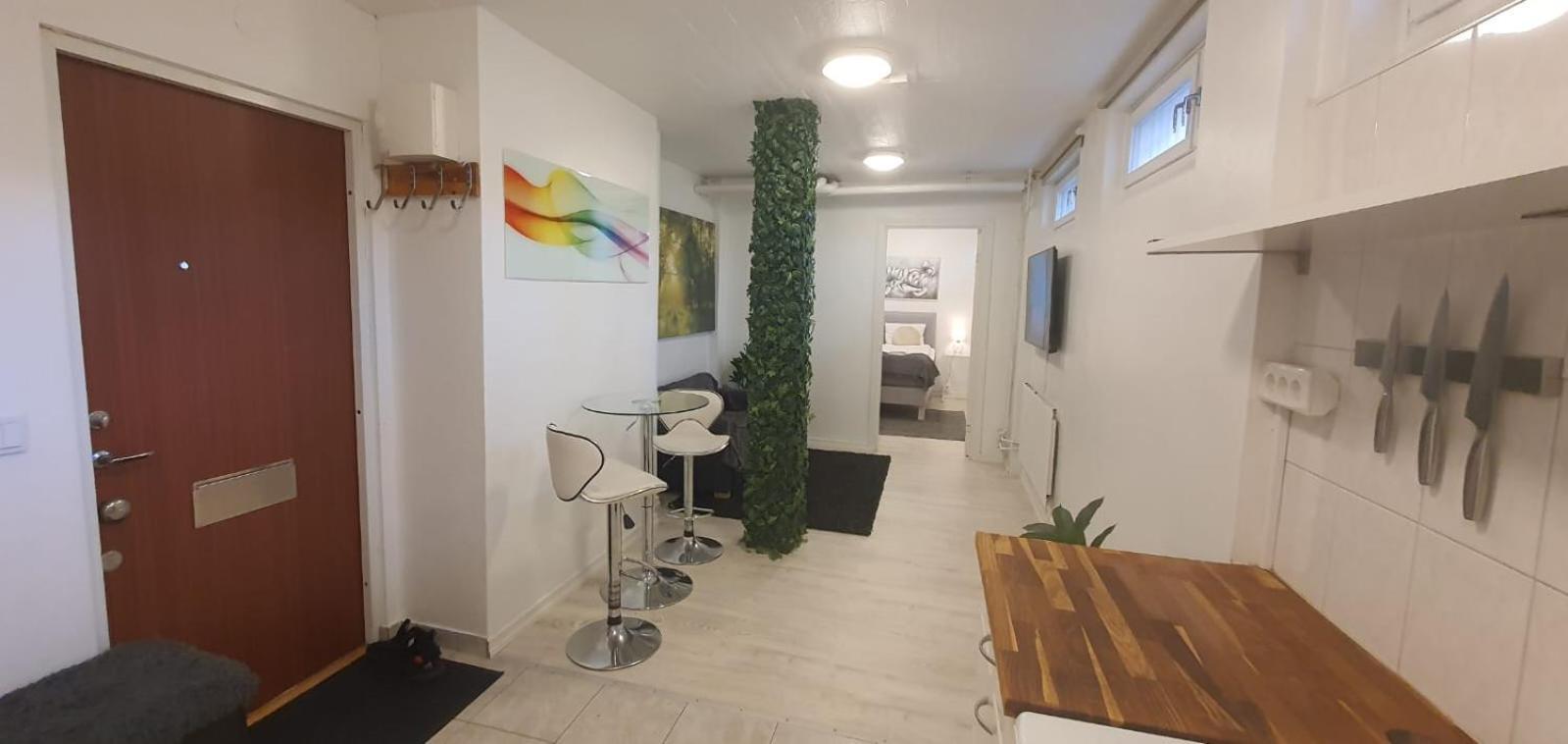 Beautiful Basement Apartment, Very Private And Close To The Metro Ville de Ville de Stockholm Extérieur photo