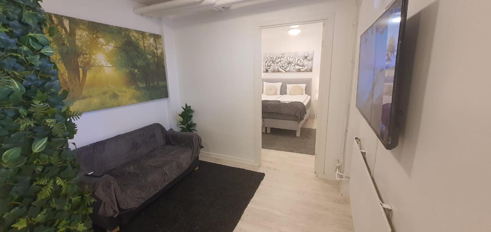 Beautiful Basement Apartment, Very Private And Close To The Metro Ville de Ville de Stockholm Extérieur photo
