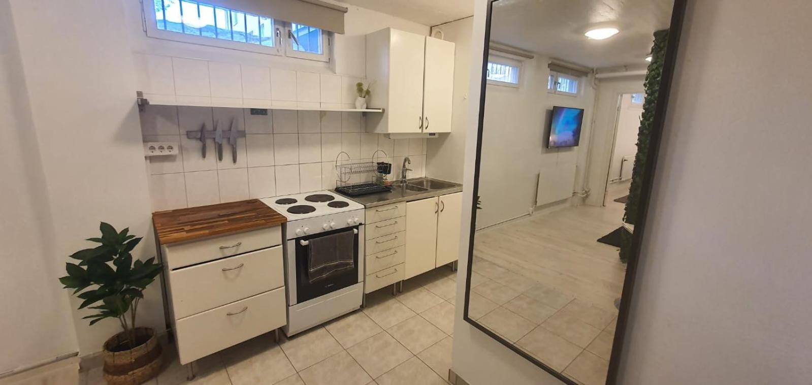 Beautiful Basement Apartment, Very Private And Close To The Metro Ville de Ville de Stockholm Extérieur photo