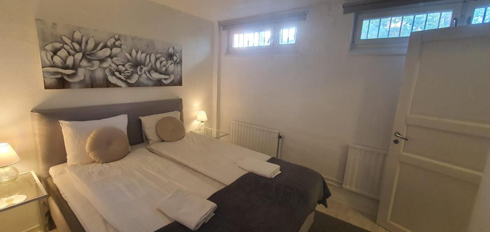 Beautiful Basement Apartment, Very Private And Close To The Metro Ville de Ville de Stockholm Extérieur photo