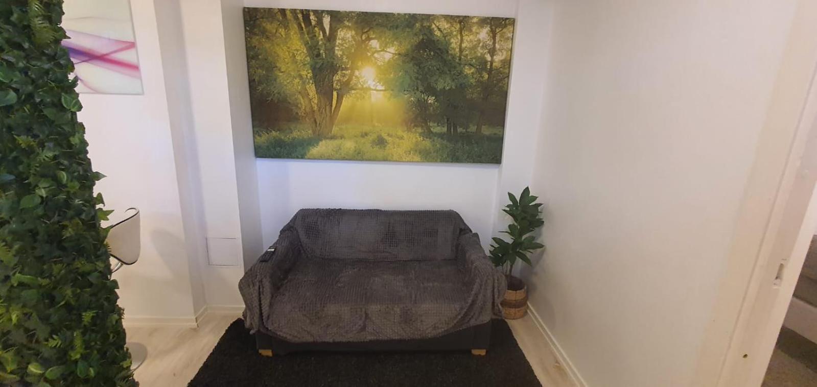 Beautiful Basement Apartment, Very Private And Close To The Metro Ville de Ville de Stockholm Extérieur photo